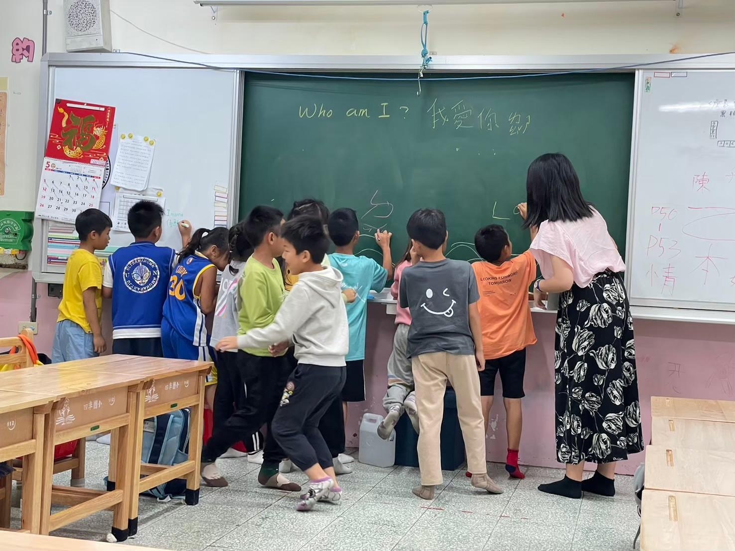 Sih-Ji Elementary School Cross-Cultural Literacy Teaching 05