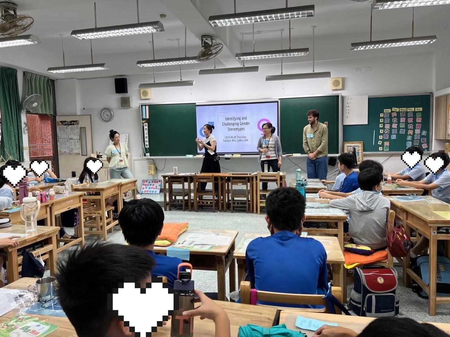Houpu Elementary School Bilingual Trial Teaching 19