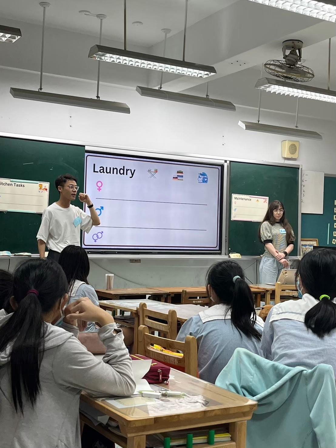 Houpu Elementary School Bilingual Trial Teaching 11