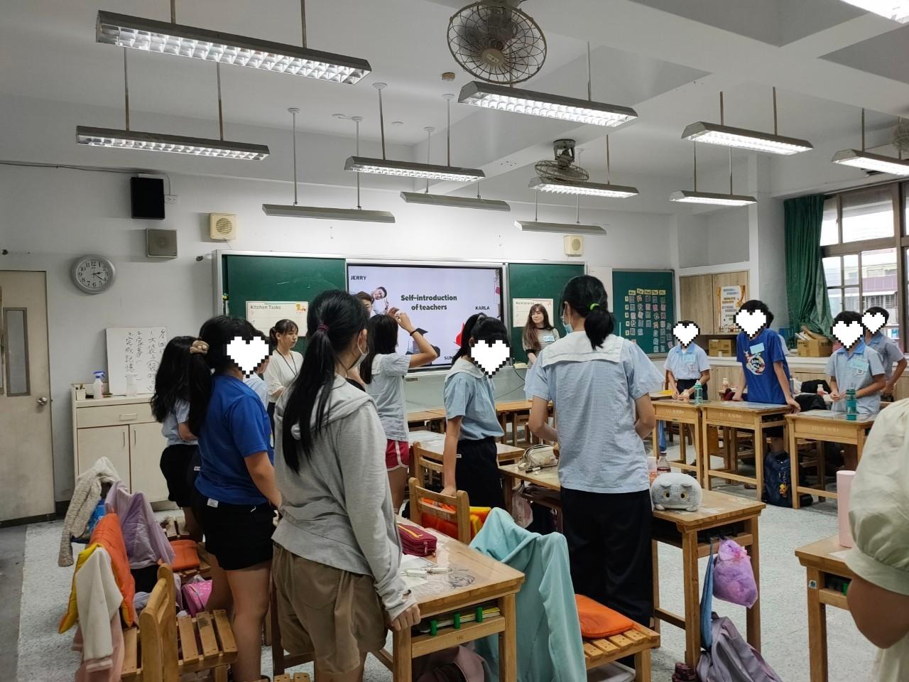 Houpu Elementary School Bilingual Trial Teaching 07