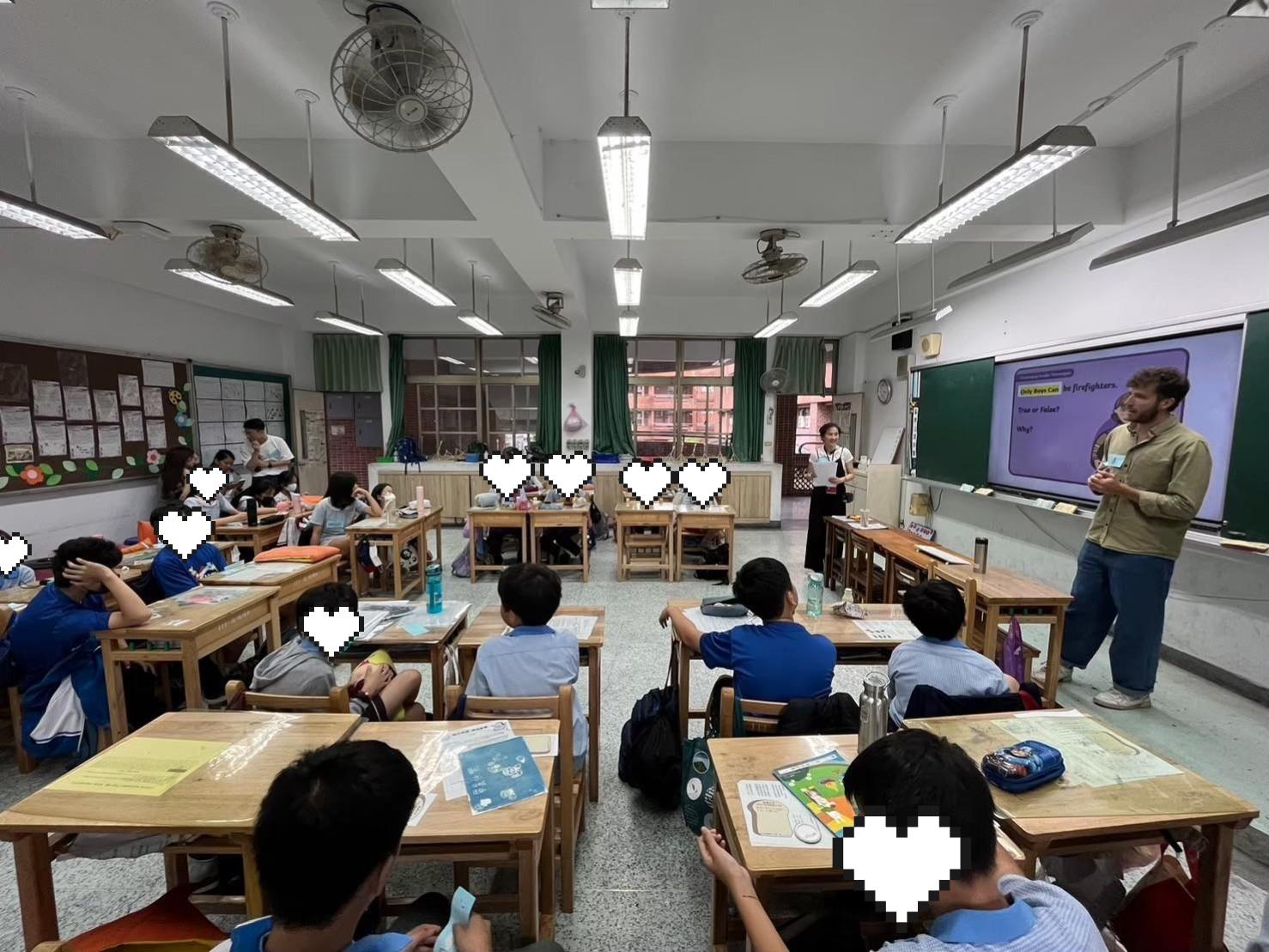 Houpu Elementary School Bilingual Trial Teaching 06