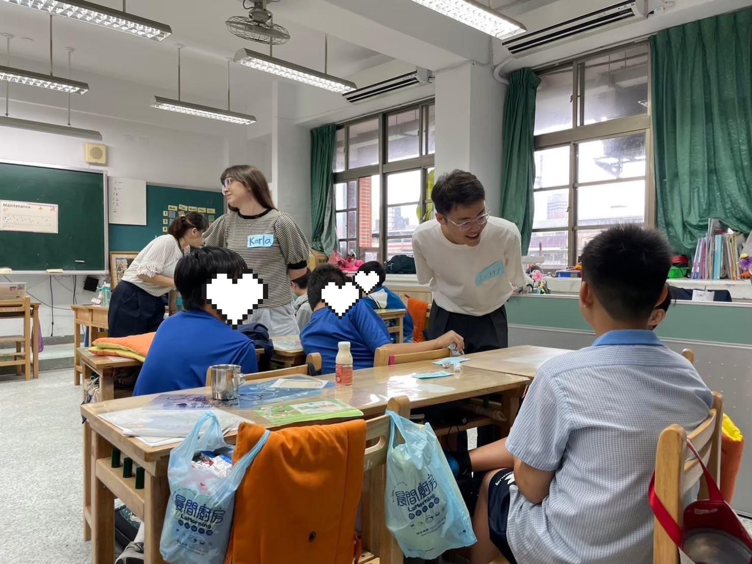 Houpu Elementary School Bilingual Trial Teaching 04